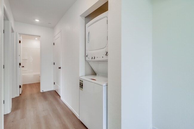 Building Photo - 3042-3044 J St