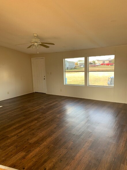 Building Photo - 107 Valley View Ct