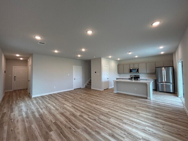 Building Photo - Walking Distance to Long Creek High School / Fridge, Washer & Dryer Included / Fenced in Yard / N...