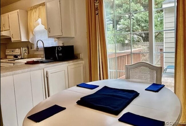 Building Photo - 9429 Greenhill Ct