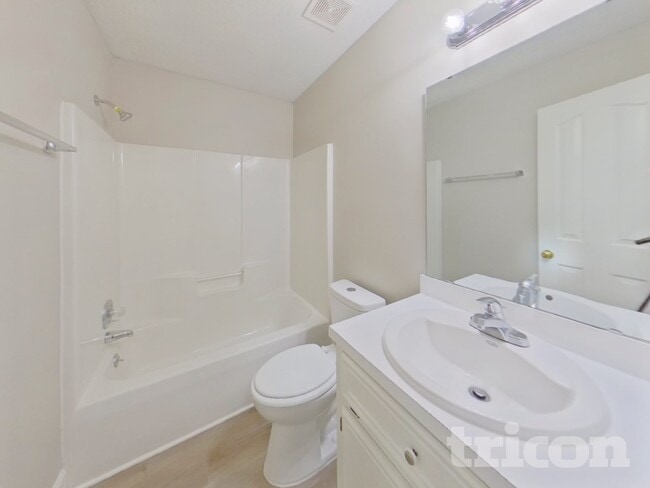 Building Photo - 118 Goldleaf St