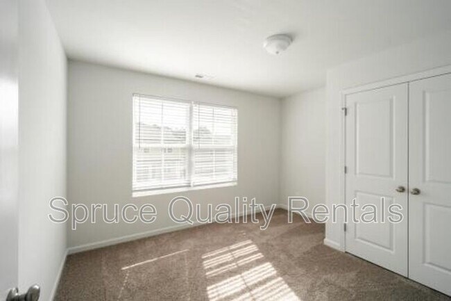 Building Photo - 1941 Glenburn Dr