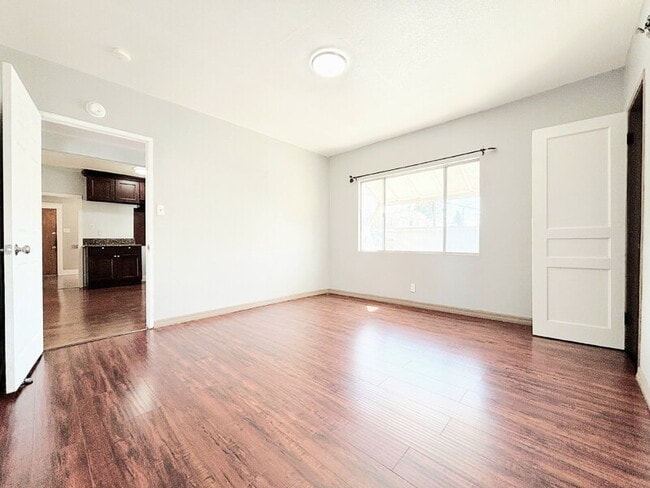Building Photo - 2511 Ganahl St
