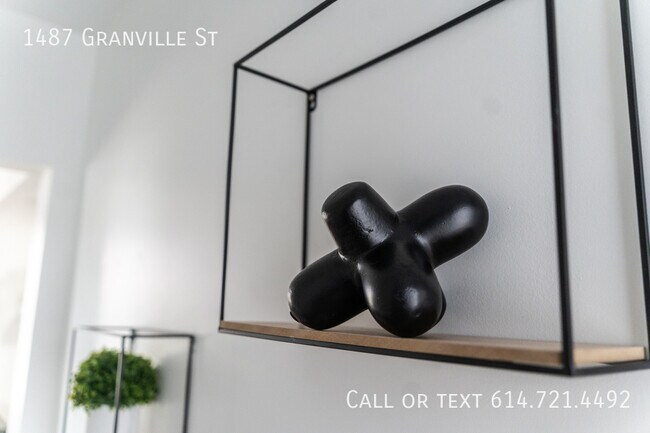 Building Photo - 1487 Granville St