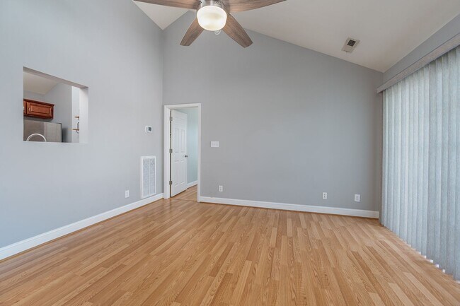 Building Photo - 623 Wyndhurst Dr