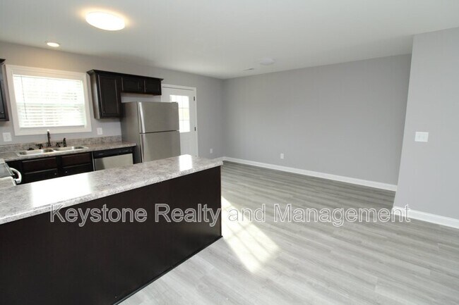 Building Photo - 1725 Manning Dr