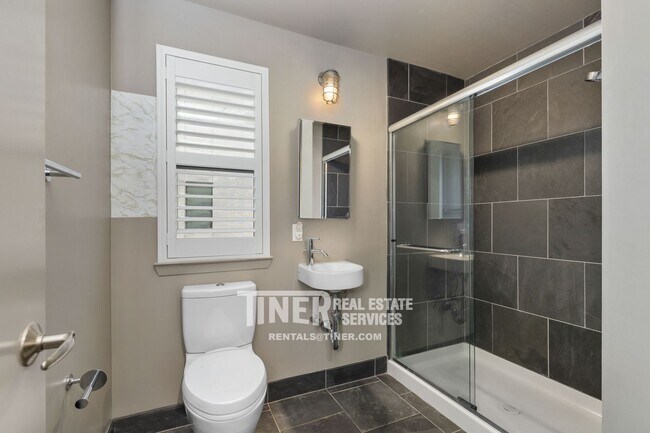 Building Photo - Fabulous Midtown Brownstone