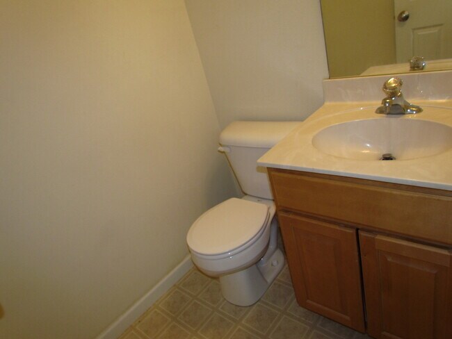 Building Photo - AVAILABLE March 6th!!!