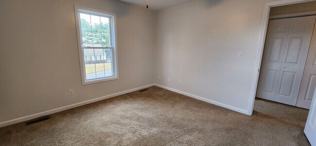 Building Photo - Available Now!! 3 to 4 Bedroom, 3 Full Bat...