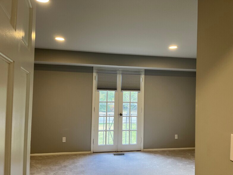 Bedroom new carpet - 317 Homeland Southway