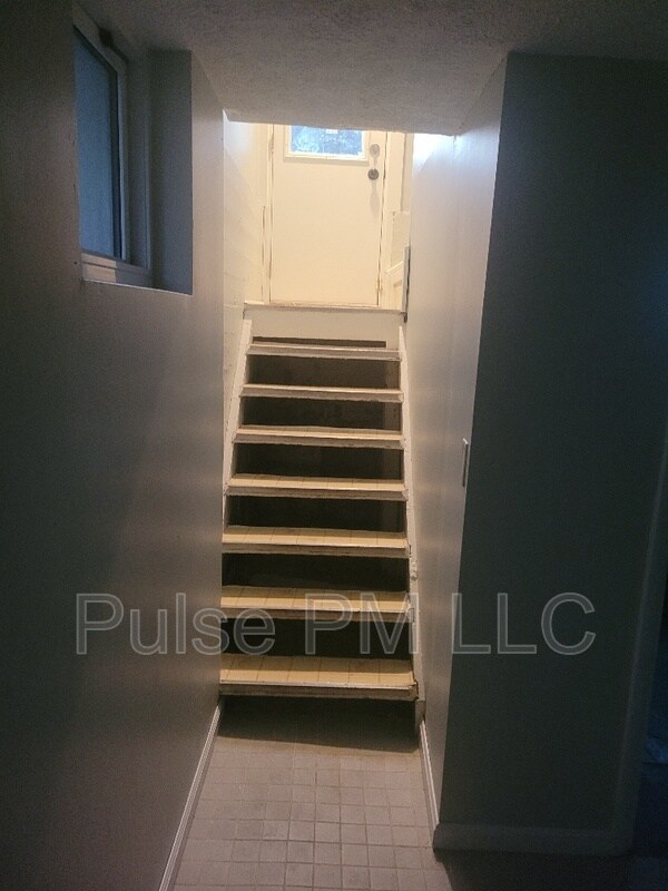 Building Photo - 2222 Oakland Ave