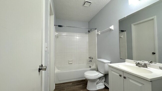 Building Photo - 1600 Big Tree Rd