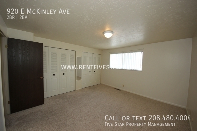 Building Photo - Spacious McKinley Townhome Available! Visi...