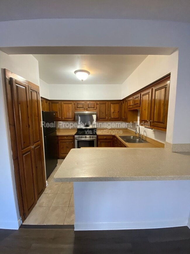 Building Photo - 610 Guy Ln