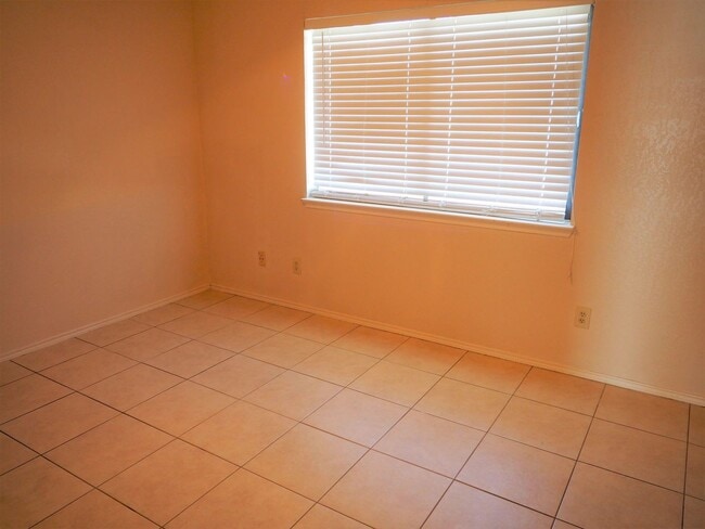 Building Photo - 1401 Hermitage Dr