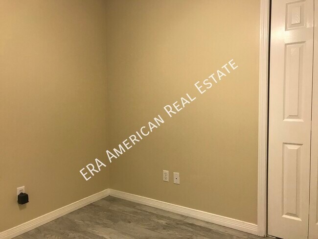 Building Photo - 205 Esmond Ct