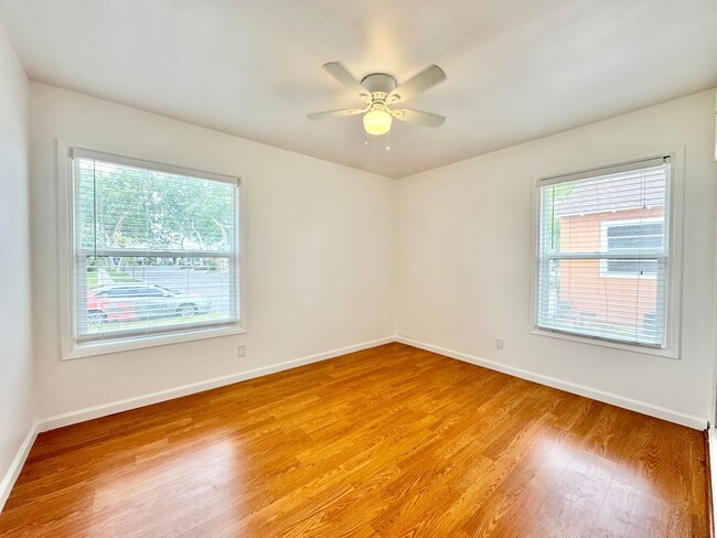 Building Photo - Beautiful 3Bd/1.5Ba Available In Santa Ana