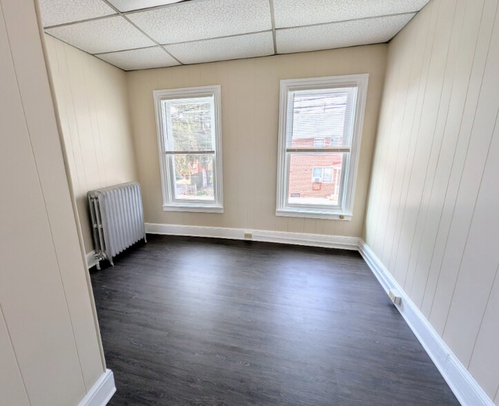 Primary Photo - 211 N Bedford St