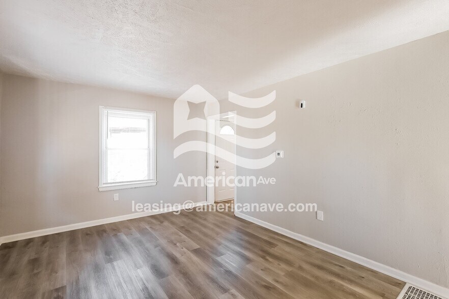 Building Photo - 3733 N Gladstone Ave