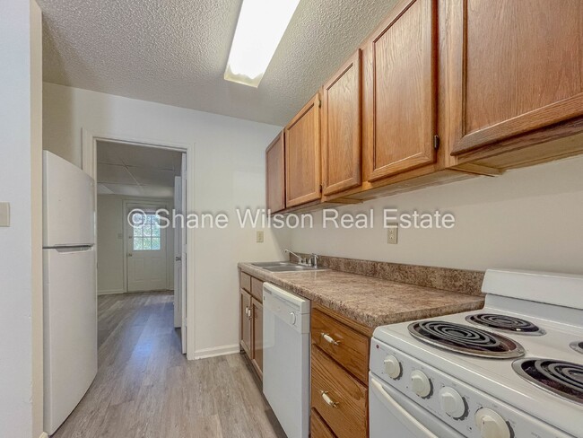 Building Photo - 2 BR 1.5 BA townhouse up for lease! Not fa...