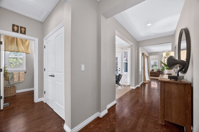 Building Photo - "Spacious 5-Bedroom Retreat on South Quantock Way - Perfectly Designed for Comfort and Style!"  A...
