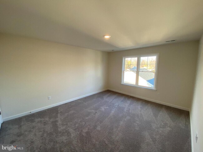 Building Photo - 316 3rd St