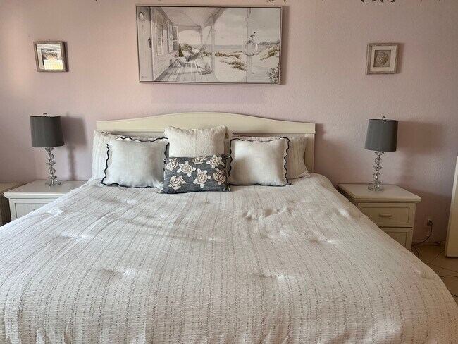 Building Photo - 255 Dolphin Point