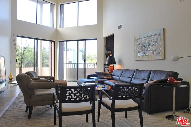 Building Photo - 10400 La Grange Ave