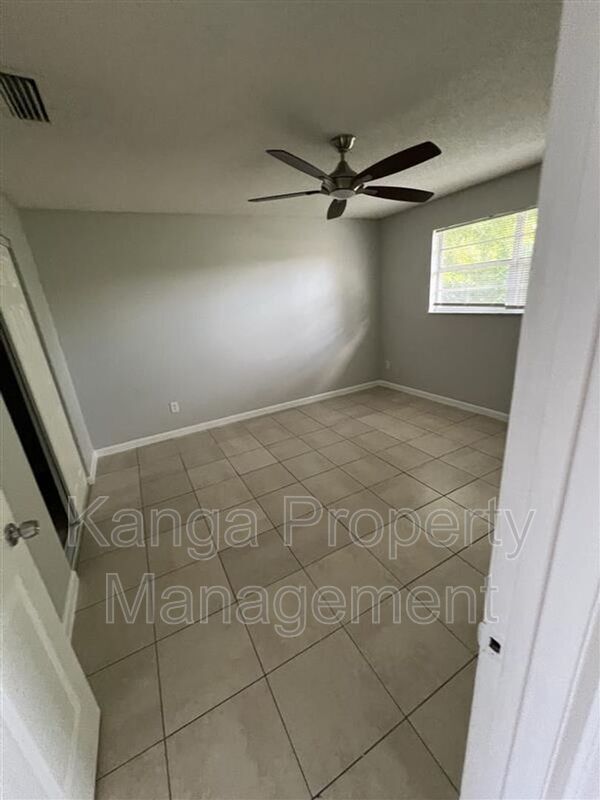 Building Photo - 3206 Louisiana Ave