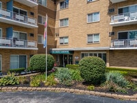Building Photo - Cross Creek Garden Apartments