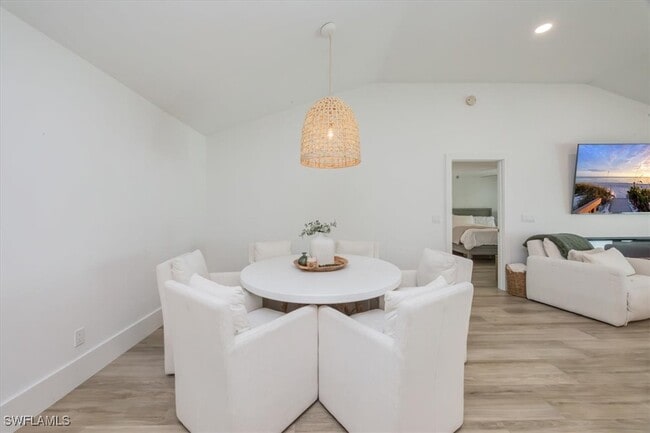 Building Photo - 1570 Bonita Ln