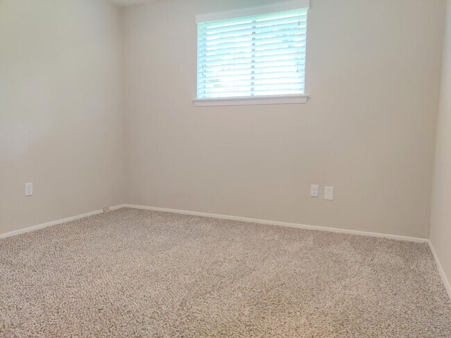 Building Photo - 1914 Seakale Ln