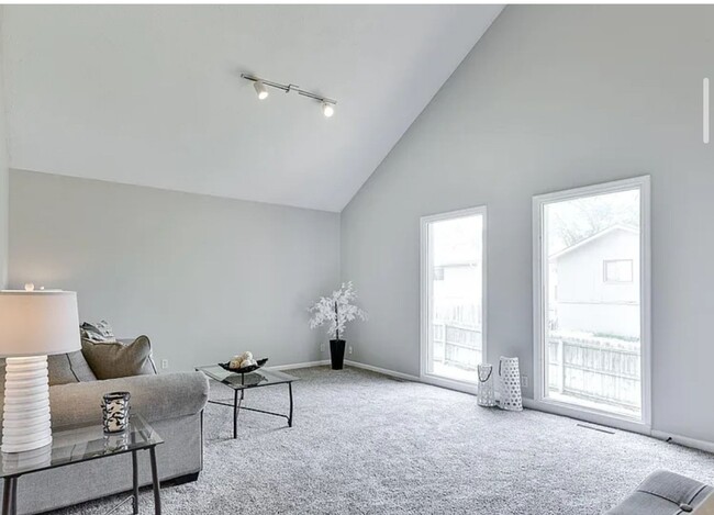Building Photo - Spacious Corner Townhome with Private Yard...