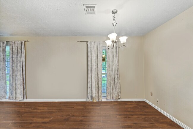 Building Photo - 2018 Westlake Rd