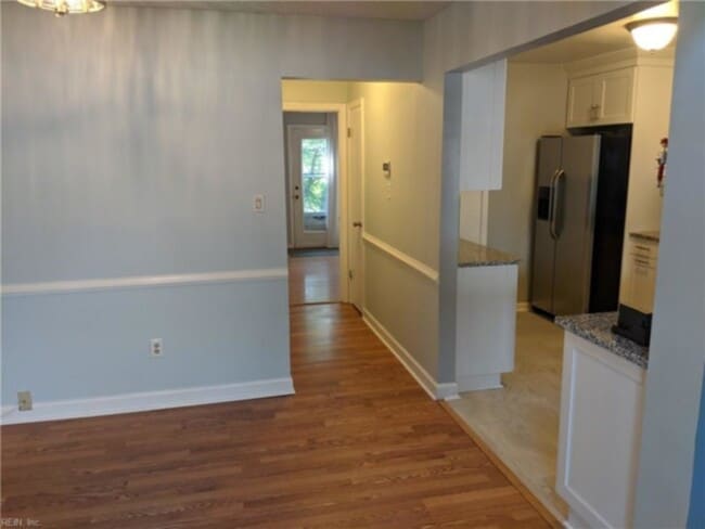 Building Photo - 2434 Sedgewick Dr