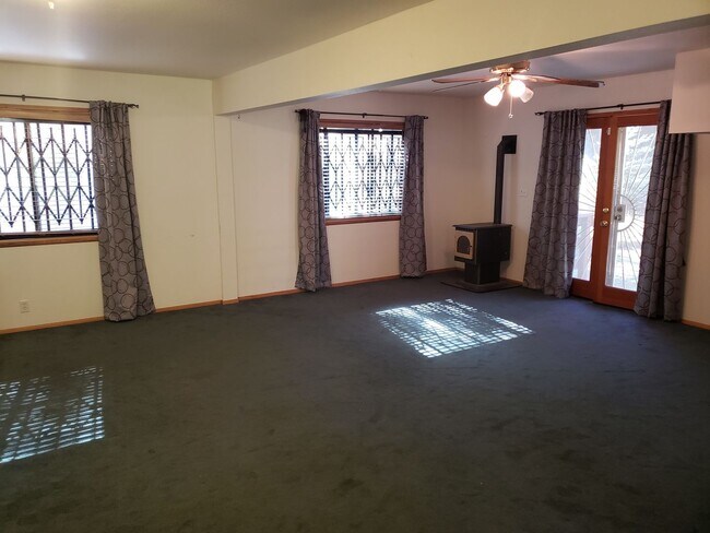 Building Photo - Move-In Ready 1-Bedroom Mountain Apartment with Private Driveway and Backyard