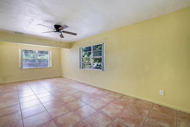 Building Photo - 2346 Caroma Ln