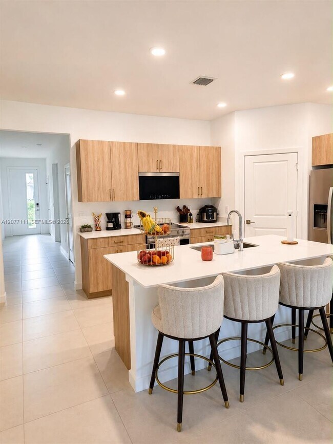 Building Photo - 8740 SW Kanner Oaks Dr