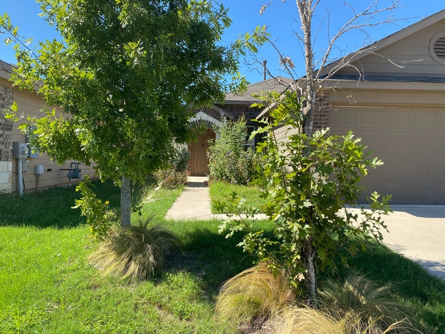 Building Photo - Room in House on Tilmon Ln