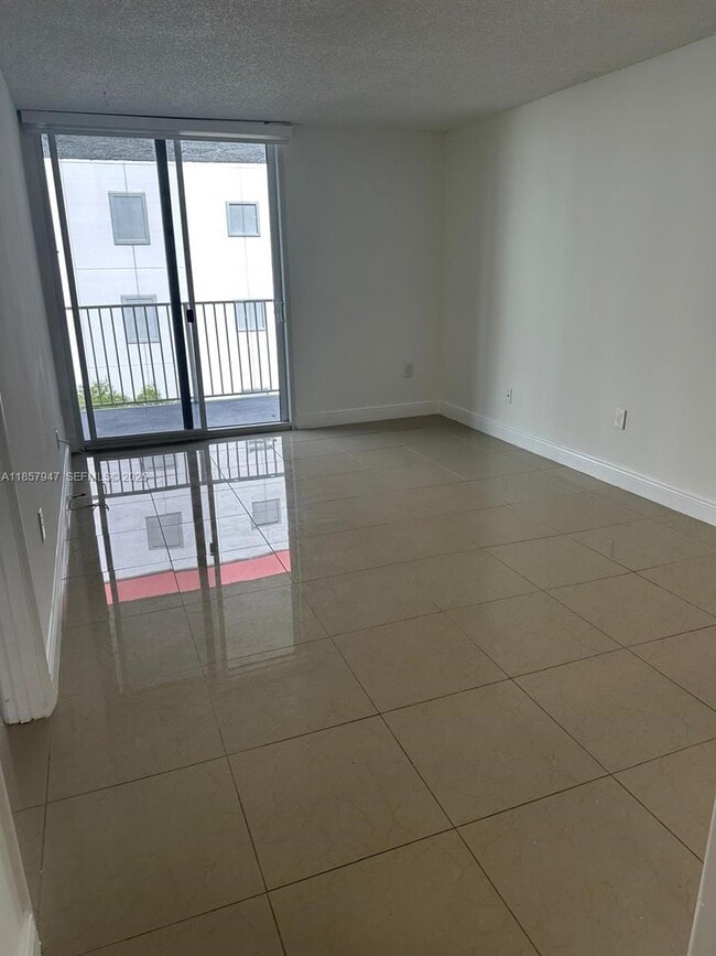 Building Photo - 800 N Miami Ave