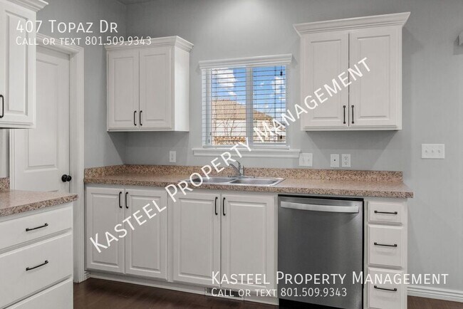 Building Photo - 407 Topaz Dr