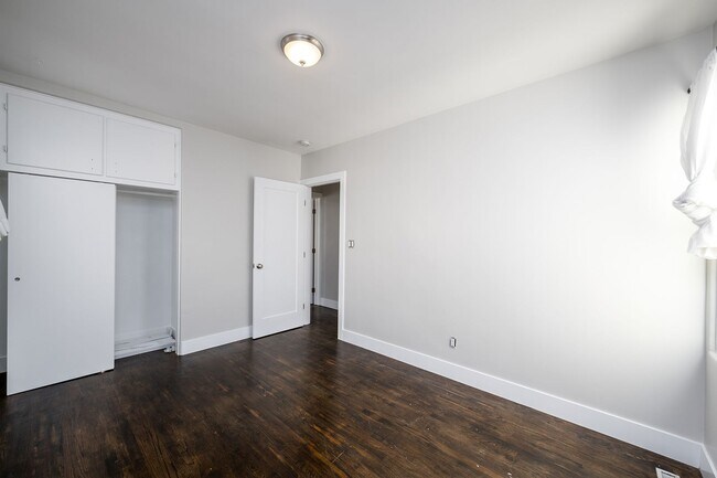 Building Photo - 3139 Nimitz Blvd, San Diego, CA 92106