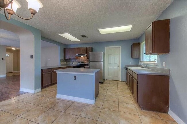 Building Photo - 2513 Glen Field Dr