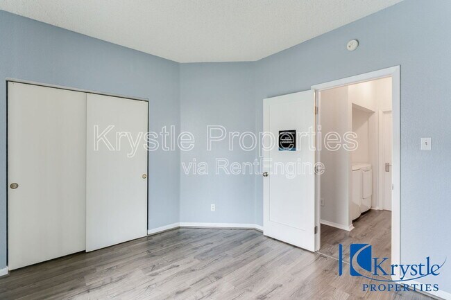 Building Photo - 1201 Glen Cove Pkwy