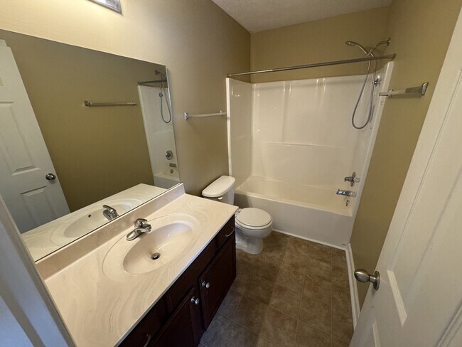Building Photo - 915 Tapoco Ct