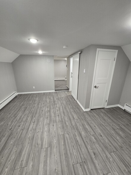 Building Photo - 244 Vandervoort St