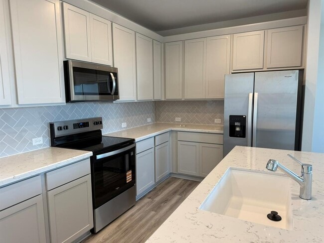 Building Photo - 100 Elm Br Trl