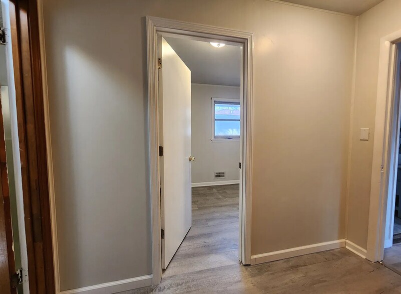 Building Photo - 2695 Davidson Dr