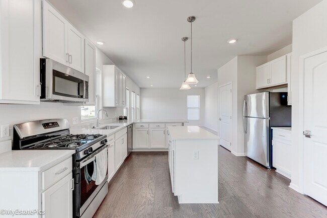 Building Photo - 2780 Riverview Ln