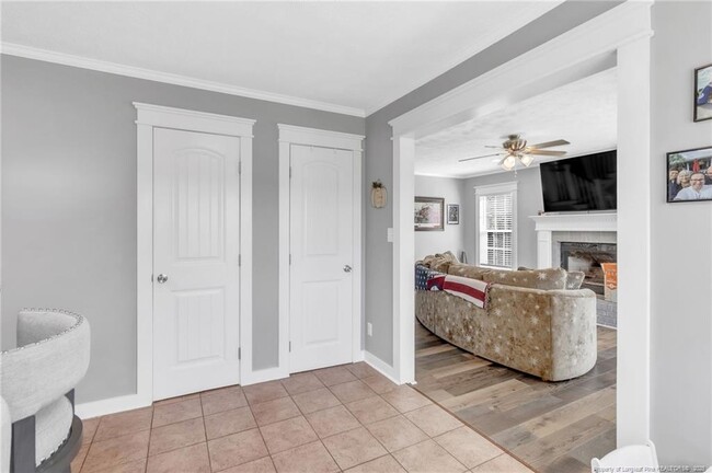 Building Photo - 6545 Ryefield Dr